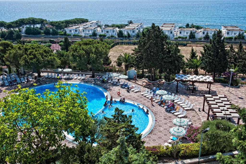 Hotel Villaggio Club Altalia Residence Brancaleone Exteriör bild